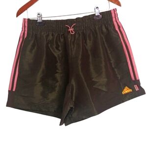 Adidas Women's Sunglass Pack Woven Shorts Shadow Olive Size Large New with Tags
